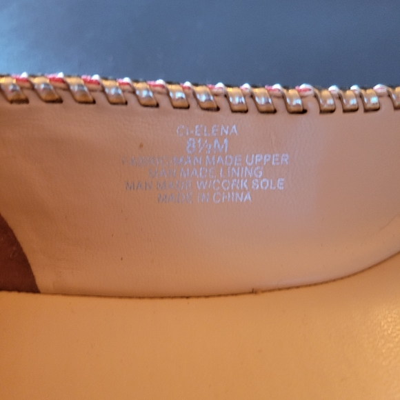 Crown & Ivy Coral and Gold Pointed Toe Flats Sz 8.5 - Picture 7 of 7